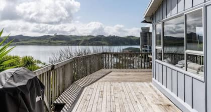 Tawatahi Cottage • Wharf Views • Cottage