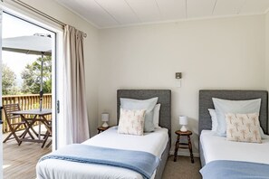2 bedrooms, iron/ironing board, WiFi, bed sheets - Calypso Cottage • Bright Bach + Water View (Raglan)