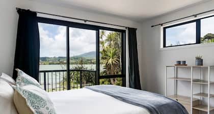 Kaitoke Retreat & Studio • 10 guests • Waterfront
