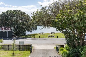 Property grounds - Studio Puriri • Vibrant • Artistic Studio (Raglan)
