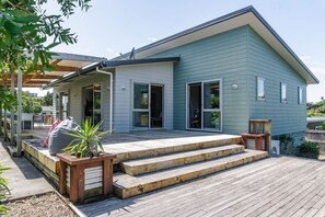 Exterior - Seagreen Bach • Family Comfort and Ease (Raglan)