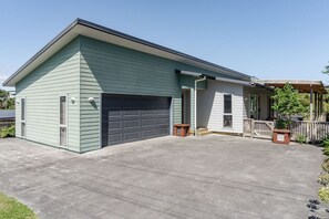 Exterior - Seagreen Bach • Family Comfort and Ease (Raglan)