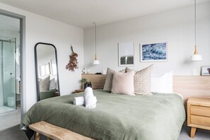 7 slaapkamers, een bureau, een strijkplank/strijkijzer, wifi