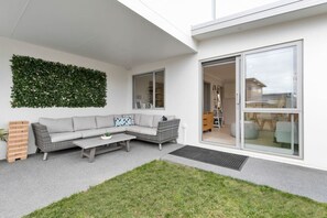 Terrace/patio - Hillside Haven - House & Unit • 16+ guests • Spa (Raglan)
