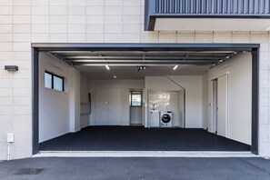 Property grounds - Okiwi Landing • Stylish • Central (Raglan)