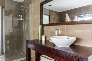 Hair dryer - Mara Kai Retreat • Waterfront Peaceful Retreat (Raglan)