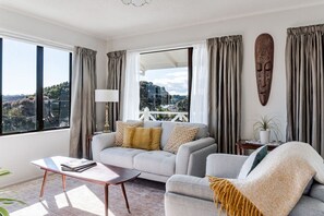 TV, stereo - Harbourside Cove • Views, Cosy + Peaceful (Raglan)