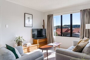 TV, stereo - Harbourside Cove • Views, Cosy + Peaceful (Raglan)