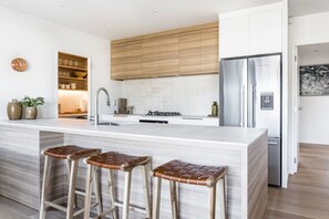 Fridge, microwave, oven, stovetop - Harbourview Haven • Harbour View • Walk To Town (Raglan)
