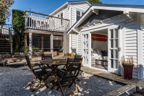 Kowhai Cottage & Studio • Character Cottage