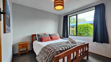 3 bedrooms, travel cot, WiFi, bed sheets