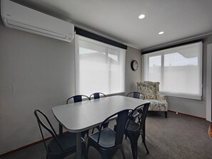 Dining - Sunny Peaks Retreat Te Anau (Te Anau)