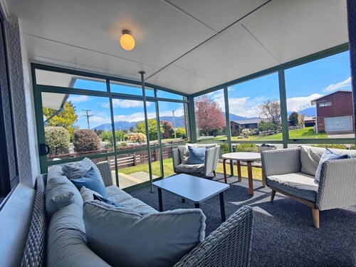 Sunny Peaks Retreat Te Anau