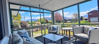 Sunny Peaks Retreat Te Anau