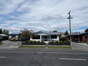 Exterior - Sunny Peaks Retreat Te Anau (Te Anau)