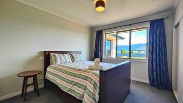 Fer et planche à repasser, lit parapluie, Wi-Fi, draps fournis