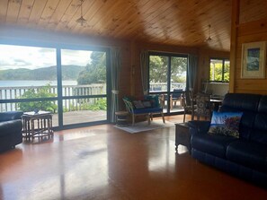 TV, fireplace - Bay View Bach • Dreamy Views w/ Bay Access (Raglan)