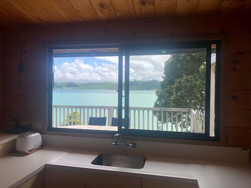 Bay View Bach • Dreamy Views w/ Bay Access