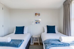 4 bedrooms, iron/ironing board, WiFi, bed sheets - Government House • Spa • Comfort • Views (Raglan)