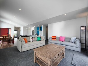 TV - Rack n Relax Riverton (Riverton / Aparima)