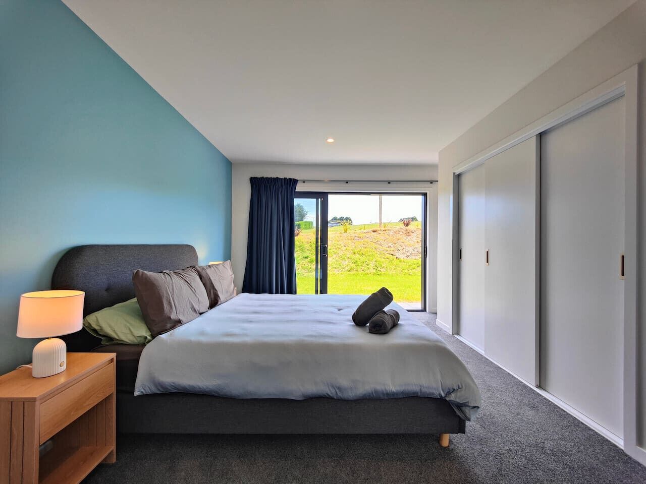 Vauvan matkasänky, Wi-Fi, vuodevaatteet