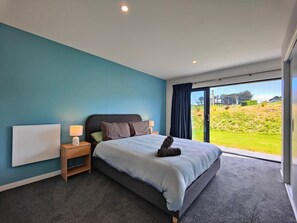 Travel crib, WiFi, bed sheets