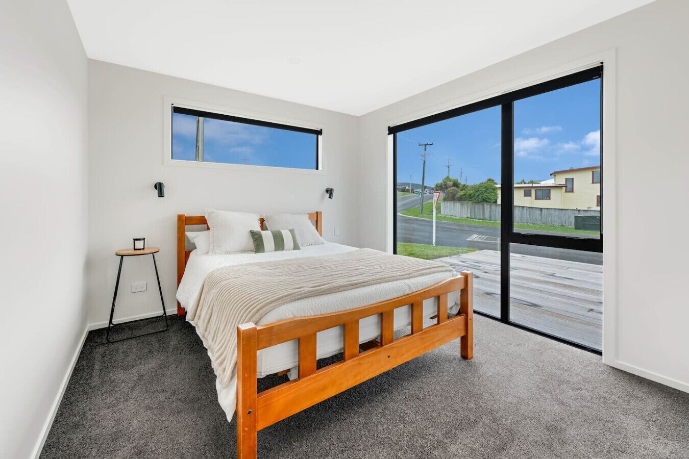 Travel cot, WiFi, bed sheets