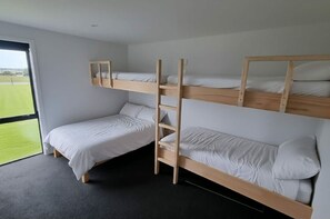 Lit parapluie, Wi-Fi, draps fournis