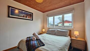 Travel cot, WiFi, bed sheets