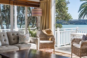 Stereo - Harbour Rose House • Charming • Harbour Views (Raglan)