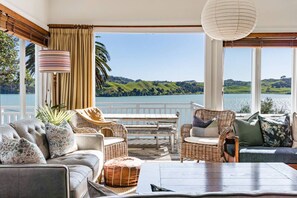Stereo - Harbour Rose House • Charming • Harbour Views (Raglan)