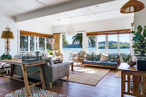 Stereo - Harbour Rose House • Charming • Harbour Views (Raglan)