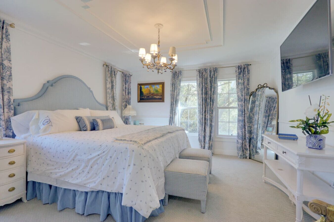 Iron/ironing board, Internet, bed sheets