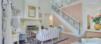 Spacious 5-bedroom Serene Euro French Villa