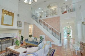 Interior - Spacious 5-bedroom Serene Euro French Villa (The Acreage)