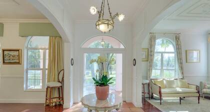 Spacious 5-bedroom Serene Euro French Villa