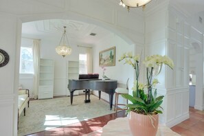 Interior - Spacious 5-bedroom Serene Euro French Villa (The Acreage)