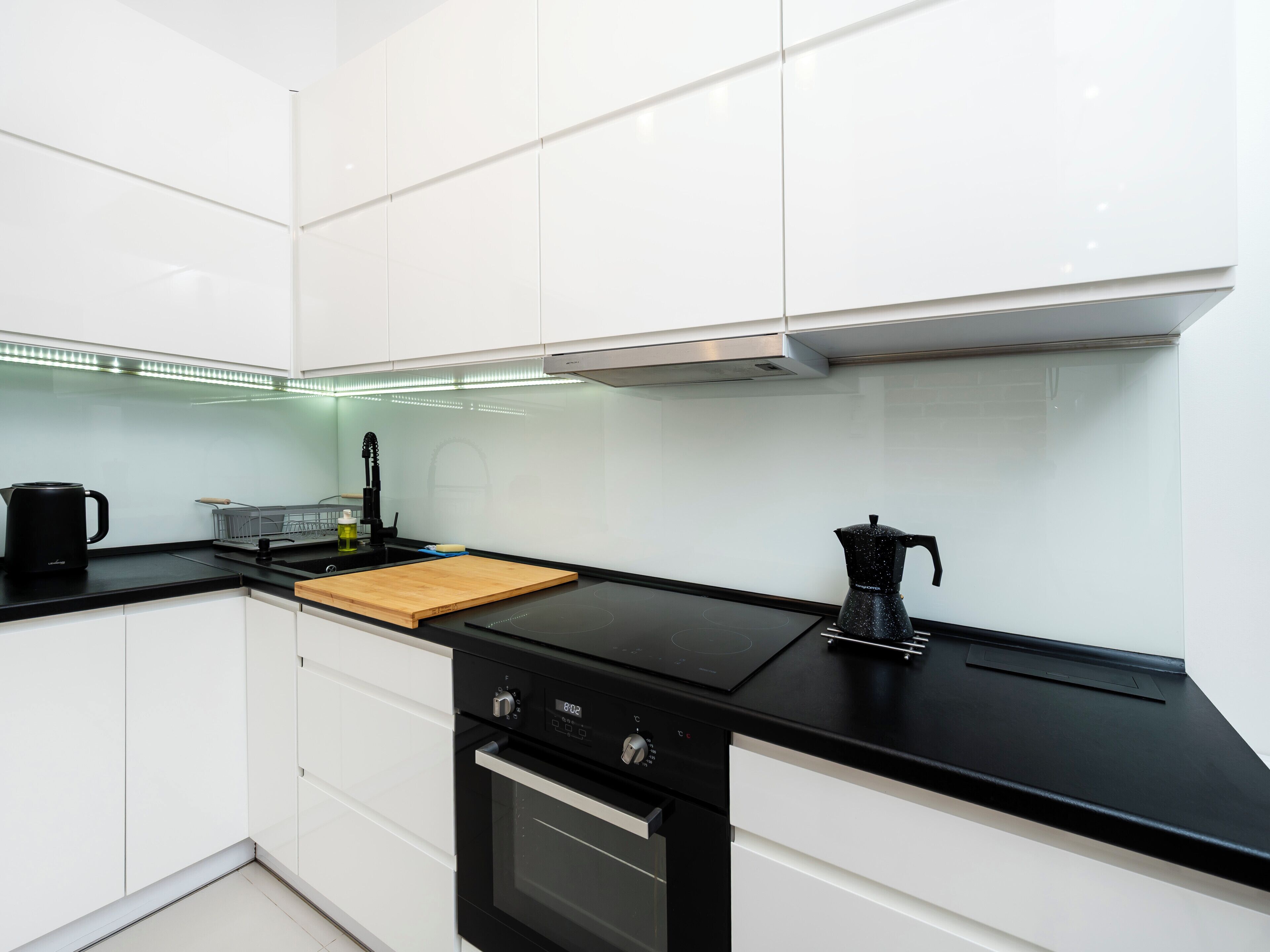 Refrigerador, microondas, horno, placa de cocina