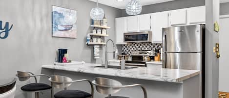 Micro-ondes, four, plaque de cuisson, lave-vaisselle