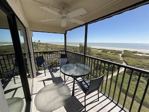 Outdoor dining - Oceanfront Sanibel Condo - Sandalfoot 5D3 (Sanibel Island)