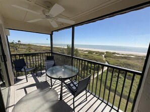 Outdoor dining - Oceanfront Sanibel Condo - Sandalfoot 5D3 (Sanibel Island)