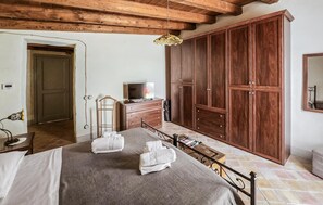 5 makuuhuonetta, vauvan matkasänky, ilmainen Wi-Fi