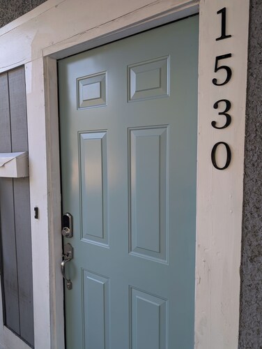 Downtown Double Decker - Walking Distance to Stadium