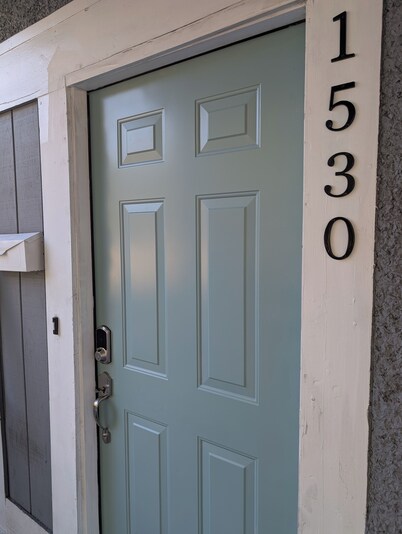 Downtown Double Decker - Walking Distance to Stadium