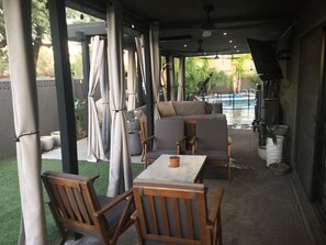 Terrace/patio - Phoenix Mid-Century Escape, hot tub, non-heated pool, dog run/family friendly. (Phoenix)