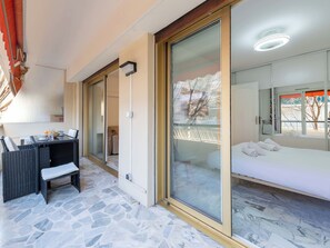 Iron/ironing board, WiFi - 1-Br. Near the Croisette and City Centre (Cannes)