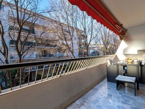 Outdoor dining - 1-Br. Near the Croisette and City Centre (Cannes)