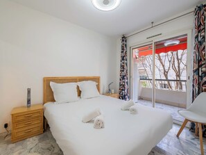 Iron/ironing board, WiFi - 1-Br. Near the Croisette and City Centre (Cannes)