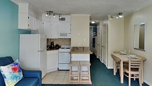 Condo (1 Bedroom) | Tiện nghi, dịch vụ nơi lưu trú