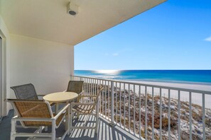 Outdoor dining - Corner Unit Beachfront with Secluded Beach! (Destin)